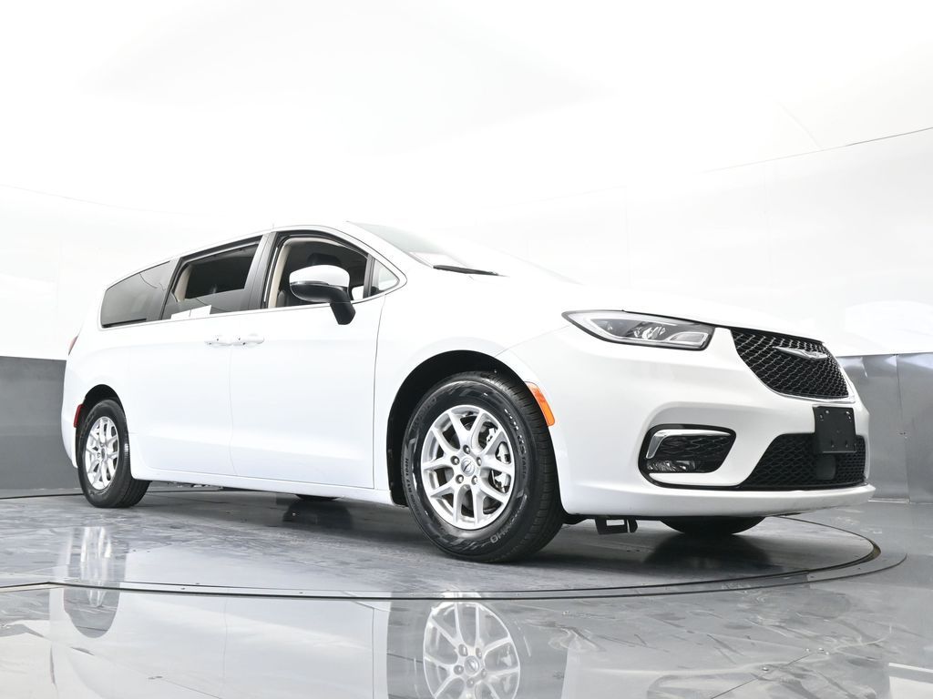 Used 2023 Bright White Clearcoat Chrysler Touring L image 62