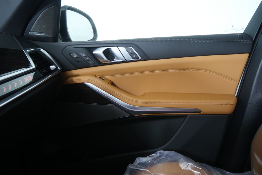 Thumbnail: 2026 BMW X5 - 23