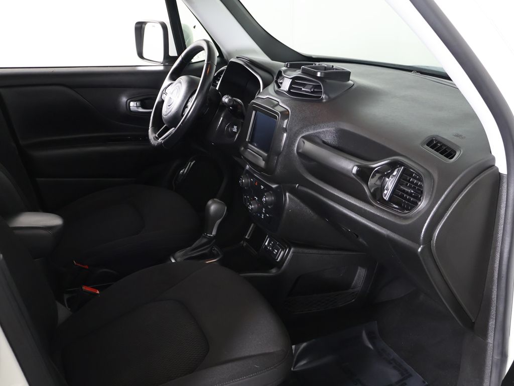 Used 2018 White Jeep Latitude image 21