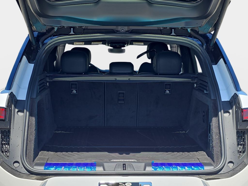 New 2026 White Land Rover Dynamic SE image 12