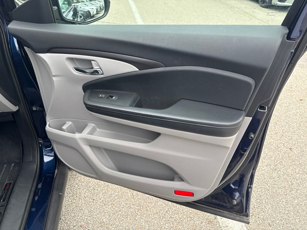 Used 2017 Blue Honda RTL image 16