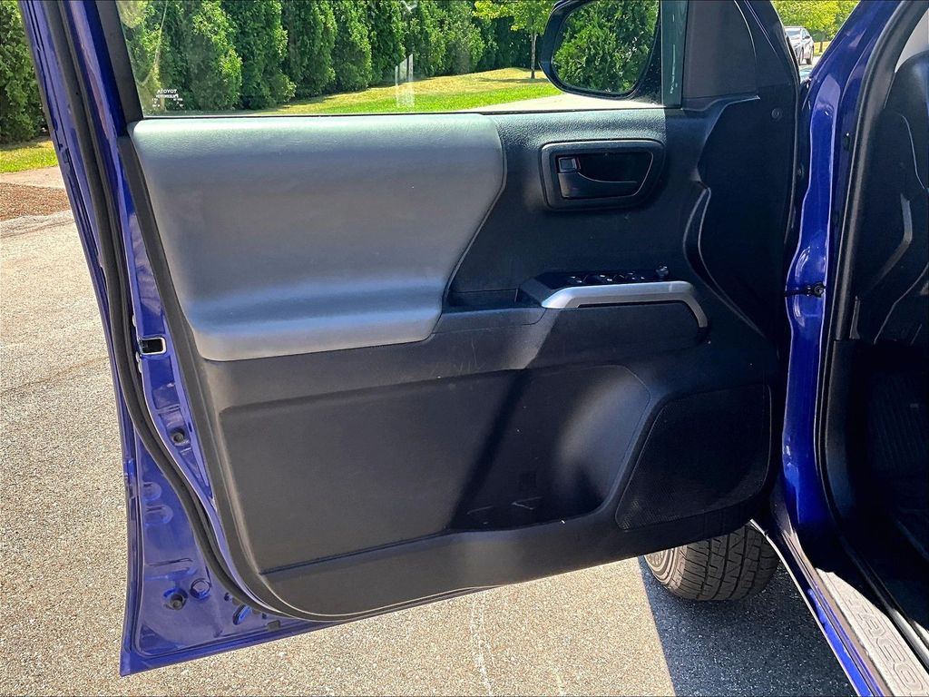 2023 Toyota Tacoma — photo 9