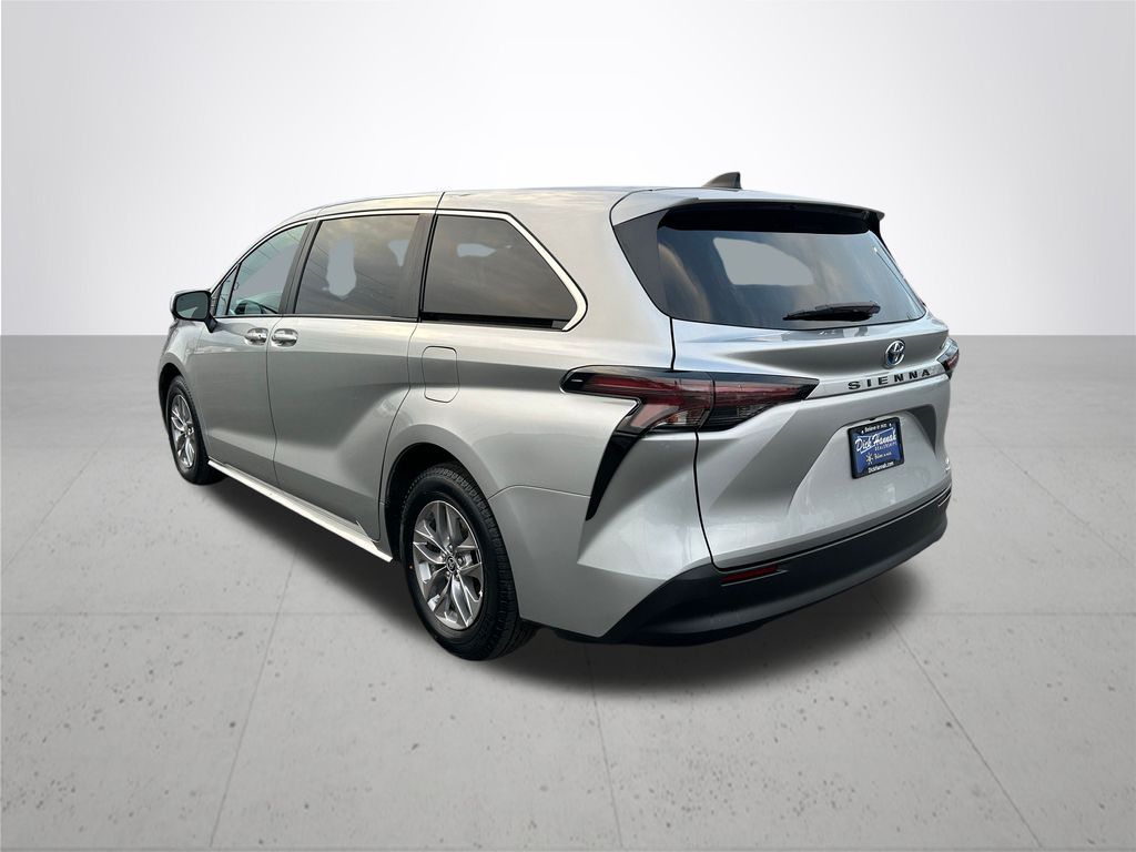 2024 Toyota Sienna LE