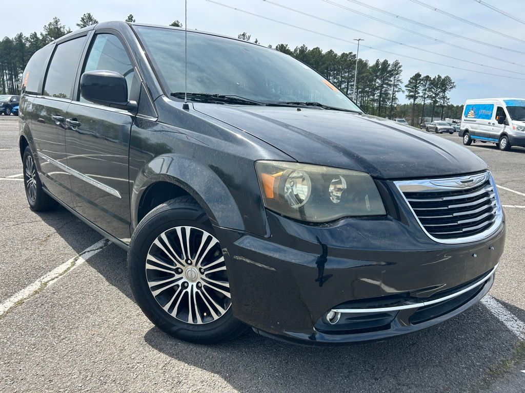 Brilliant Black Crystal Pearlcoat 2013 Chrysler Town & Country S FWD Minivan Front-Wheel Drive 6-Speed Automatic