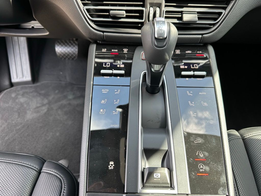 Thumbnail: 2025 Porsche Macan - 23