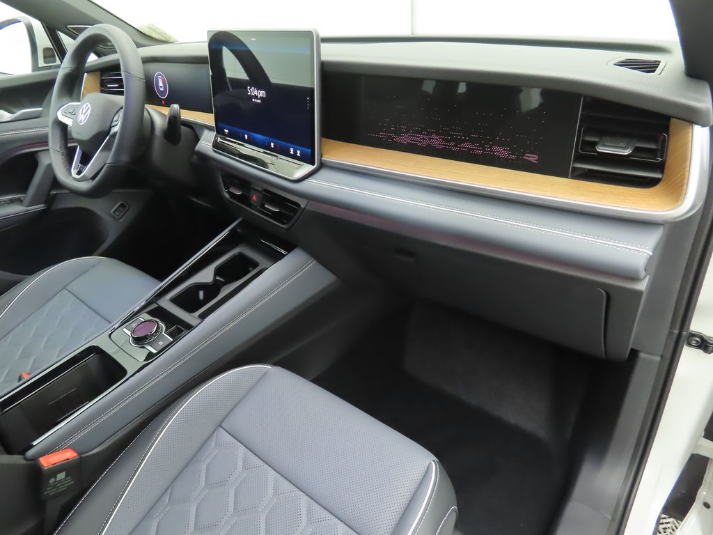 Thumbnail: 2025 Volkswagen Tiguan - 18