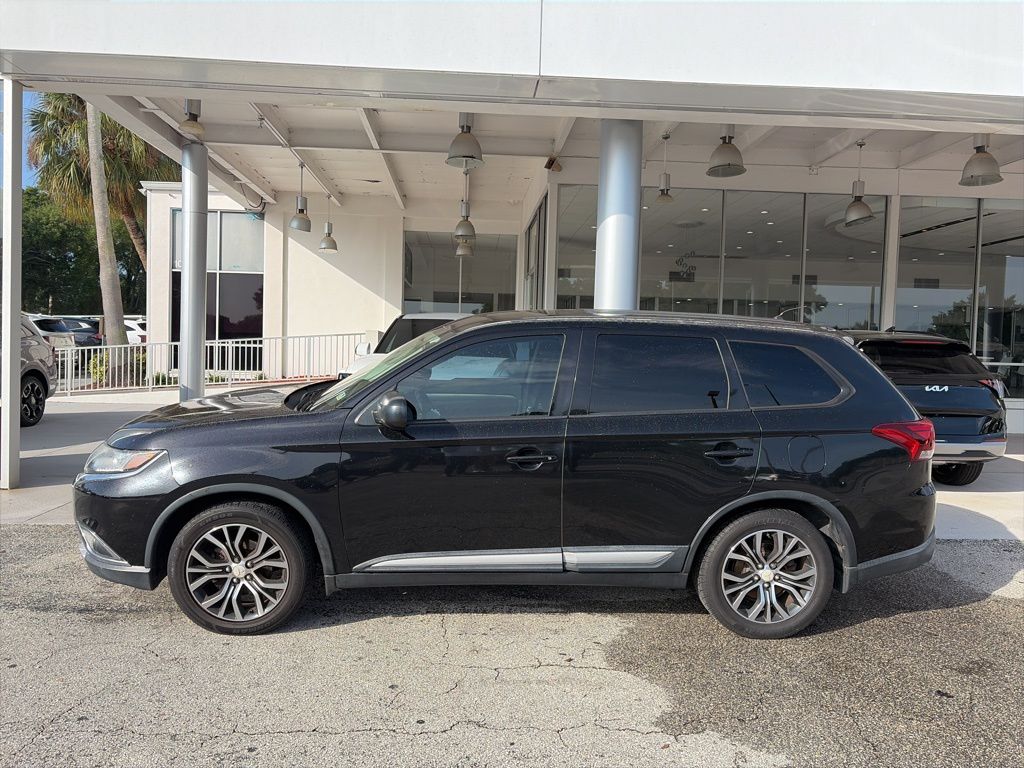 Black 2016 Mitsubishi Outlander ES SUV / Crossover Front-Wheel Drive Continuously Variable Transmission