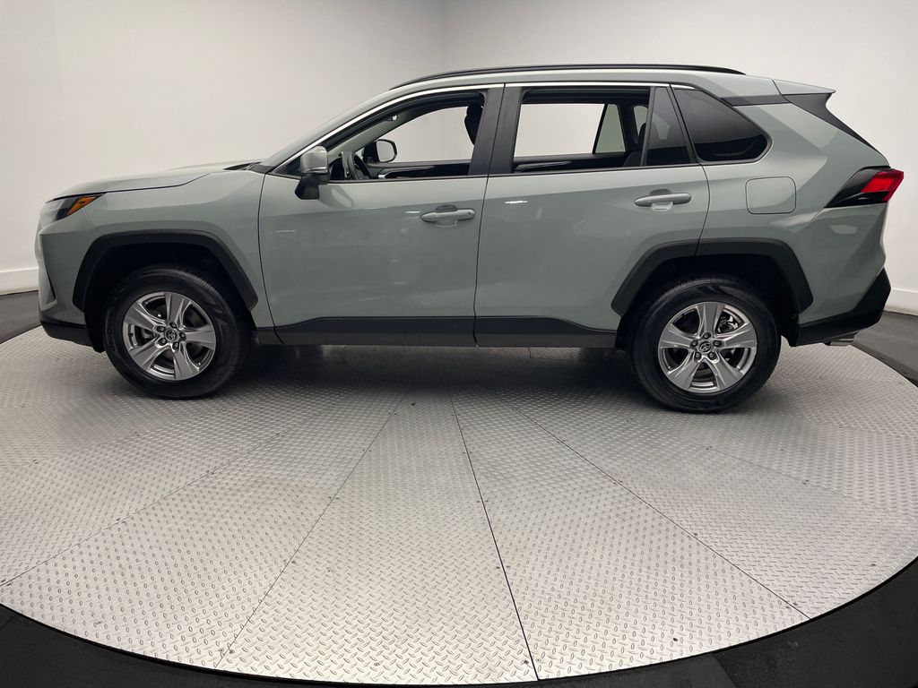 2023 Toyota RAV4 XLE 8