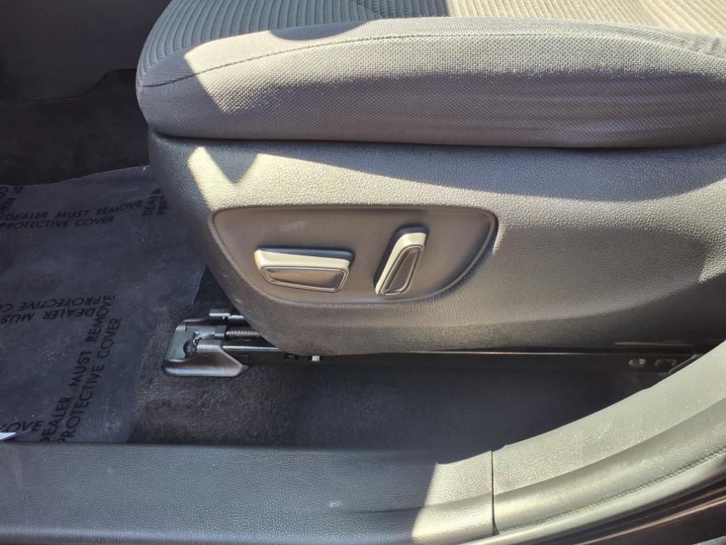 2022 Toyota Highlander LE photo 9