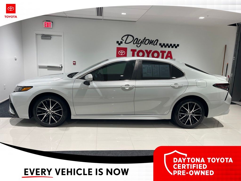 2024 Toyota Camry SE - Photo 16