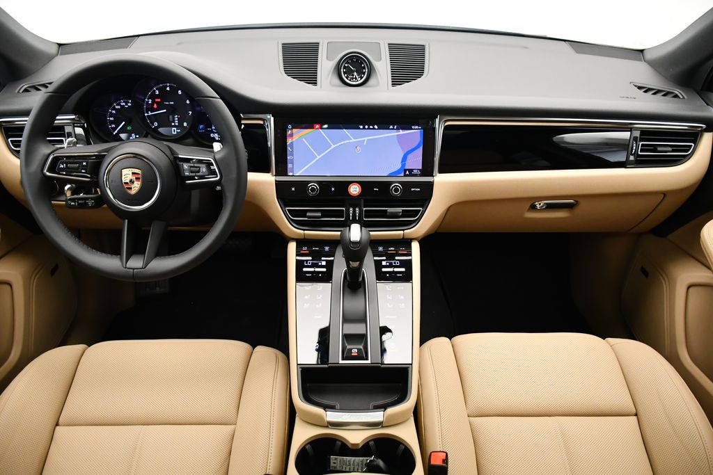 Thumbnail: 2025 Porsche Macan - 23