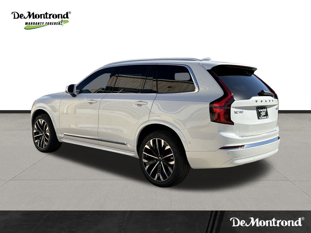 New 2026 Crystal White Volvo B6 Plus 7-Seater image 7