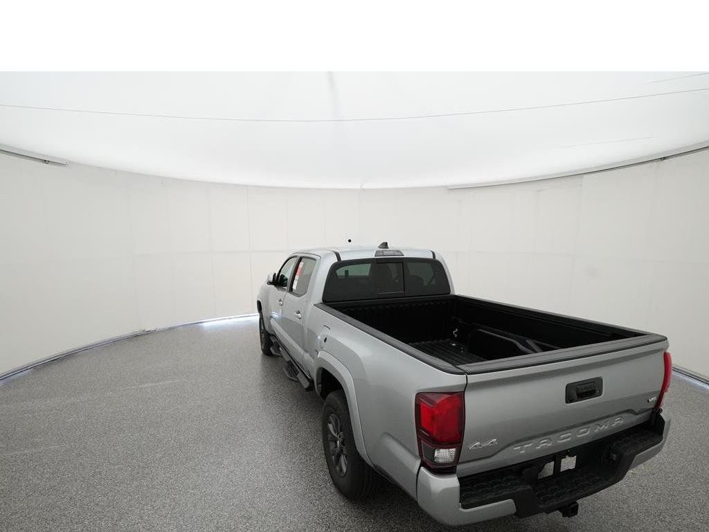 Used 2022 Silver Toyota SR5 image 6