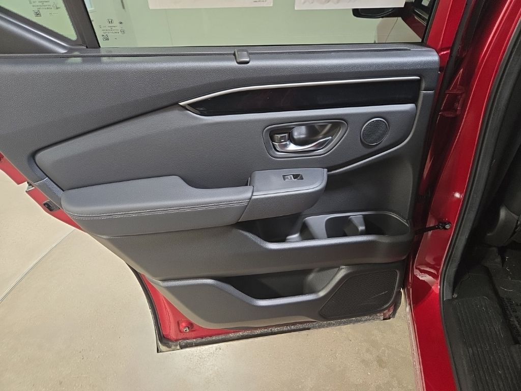 Used 2025  Honda Touring image 21