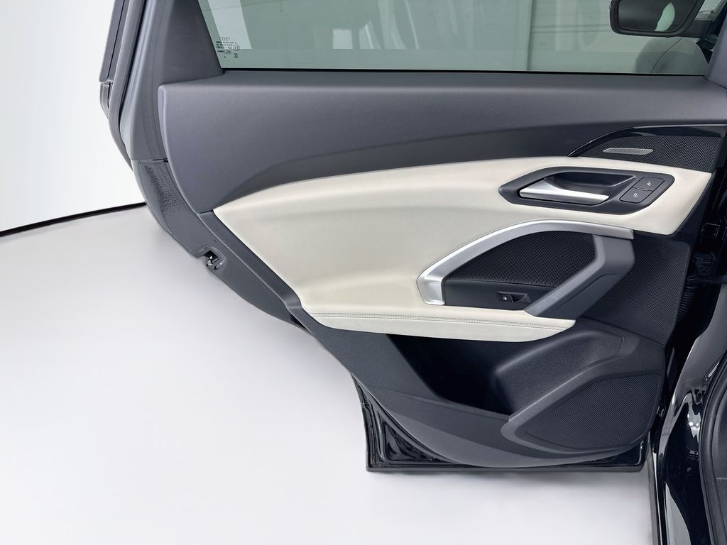 Thumbnail: 2025 Audi Q5 - 25