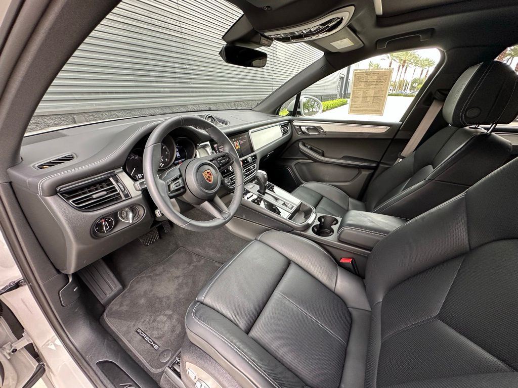 Thumbnail: 2025 Porsche Macan - 4