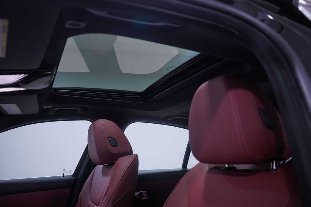 2025 BMW 3 Series 330i 8