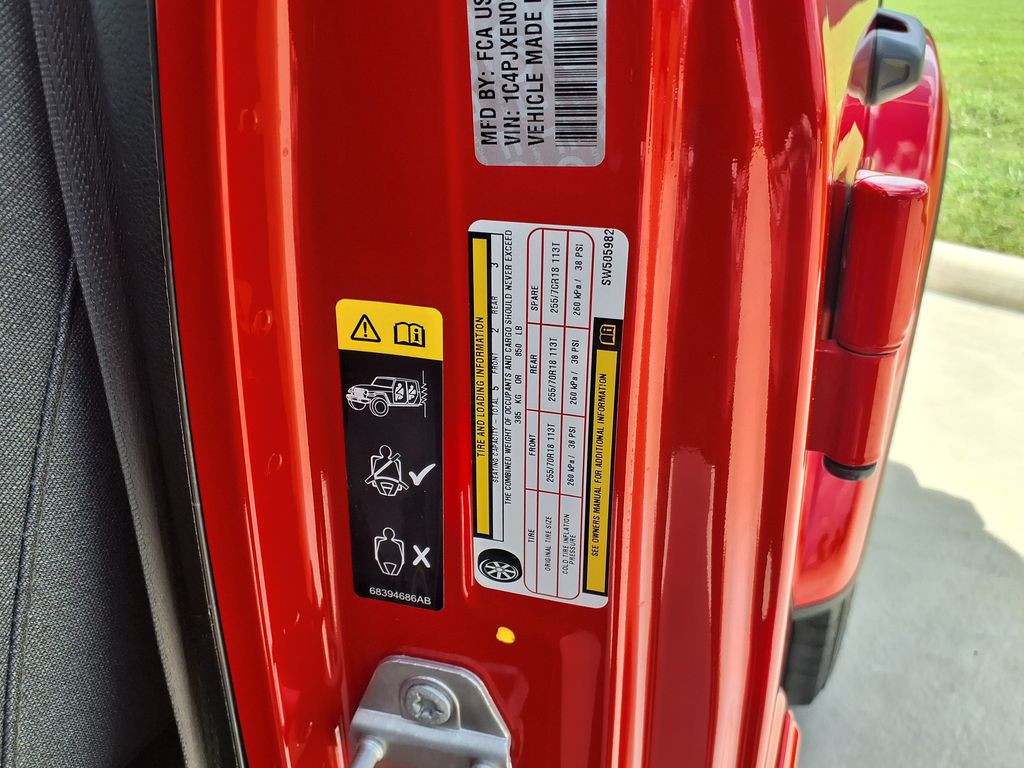 Used 2025 Red Jeep Sahara image 27