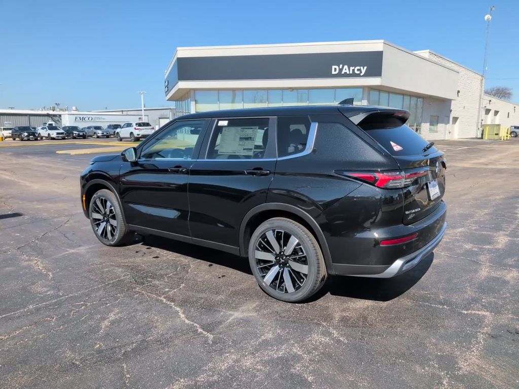 New 2026 Black Mitsubishi SE image 10