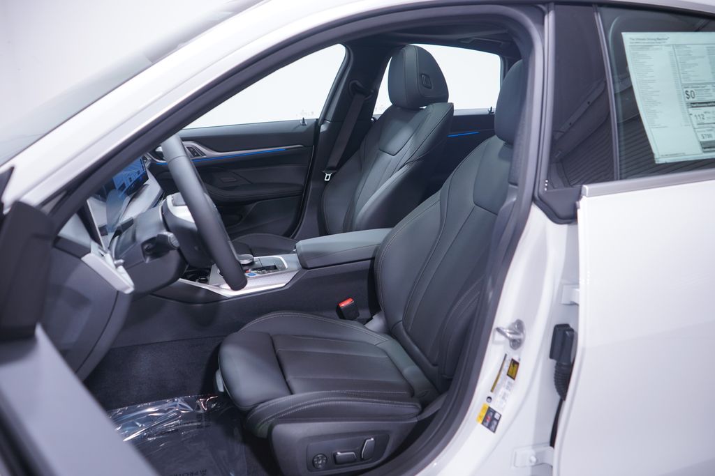 Thumbnail: 2025 BMW i4 - 7