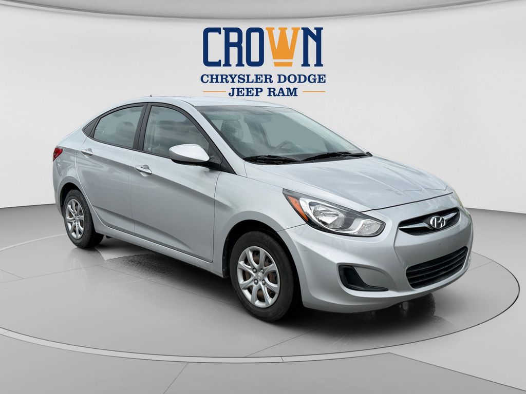 Ironman Silver Metallic 2013 Hyundai Accent GLS Sedan FWD Sedan Front-Wheel Drive 6-Speed Automatic Overdrive