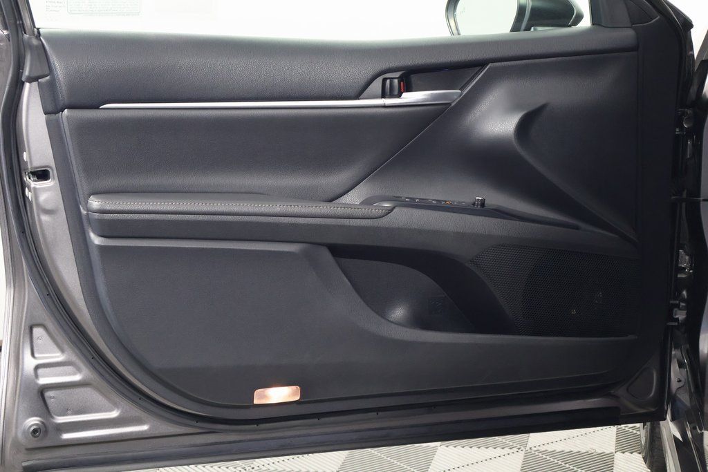 2019 Toyota Camry XSE 12