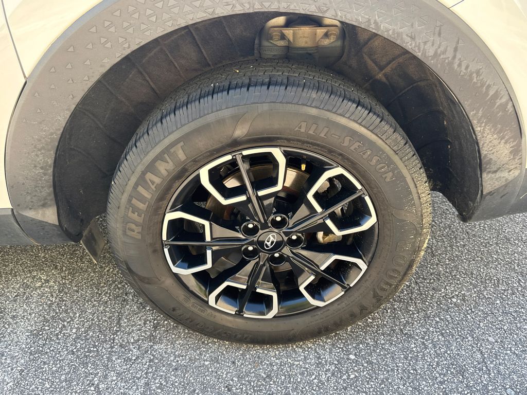 Used 2023 White Hyundai SEL image 19
