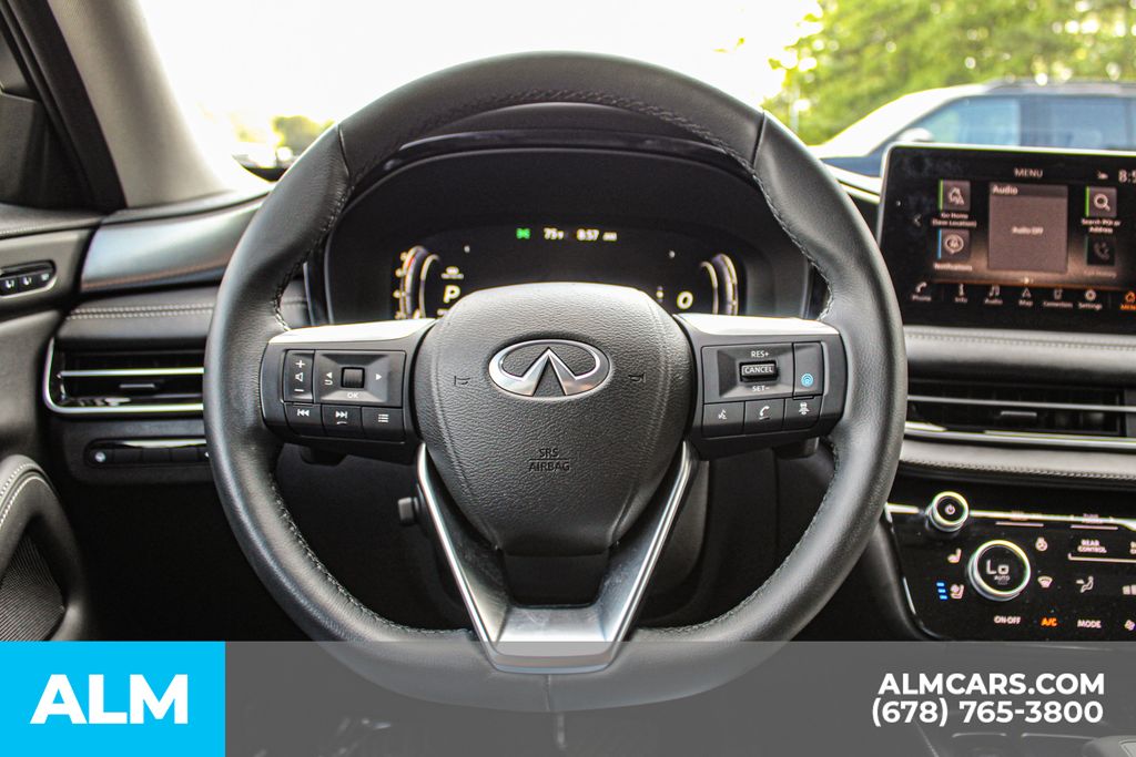 Used 2023 Silver INFINITI LUXE image 27