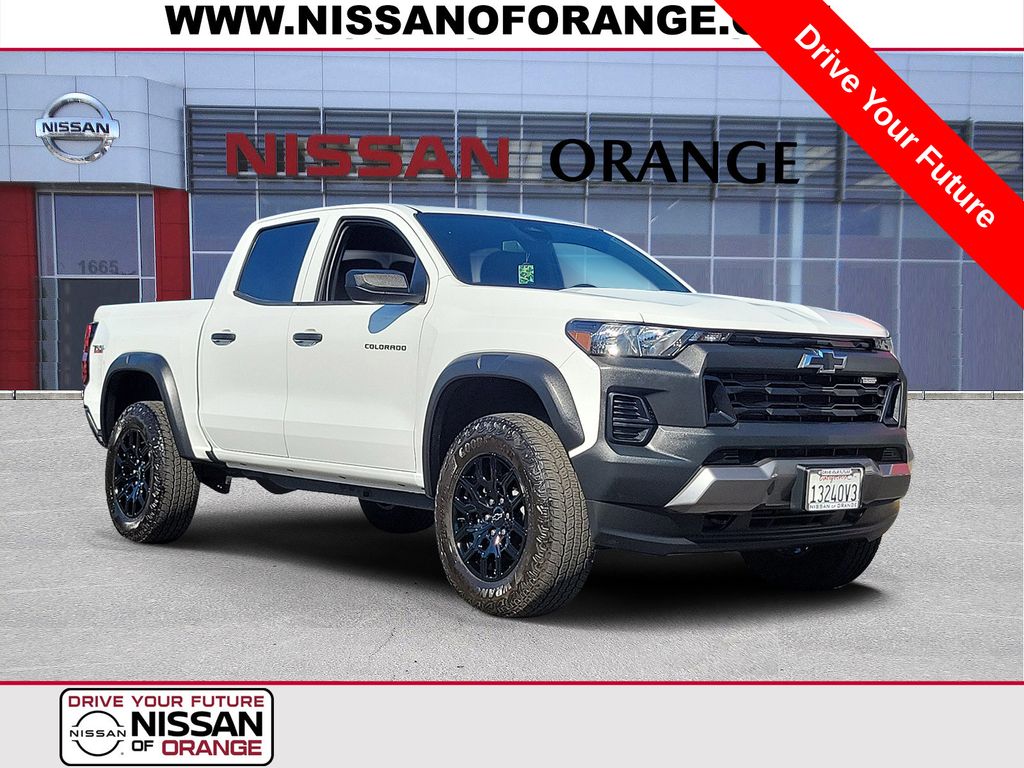 Summit White 2023 Chevrolet Colorado Pickup Truck Four-Wheel Drive 8-Speed Automatic