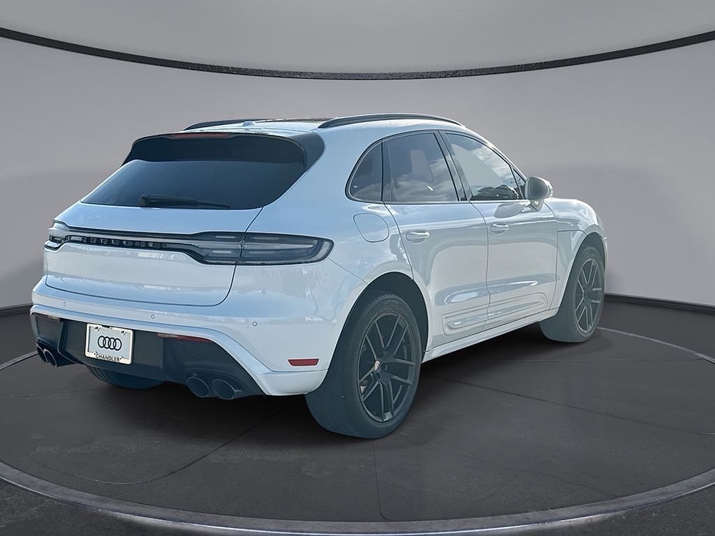 Thumbnail: 2022 Porsche Macan - 11