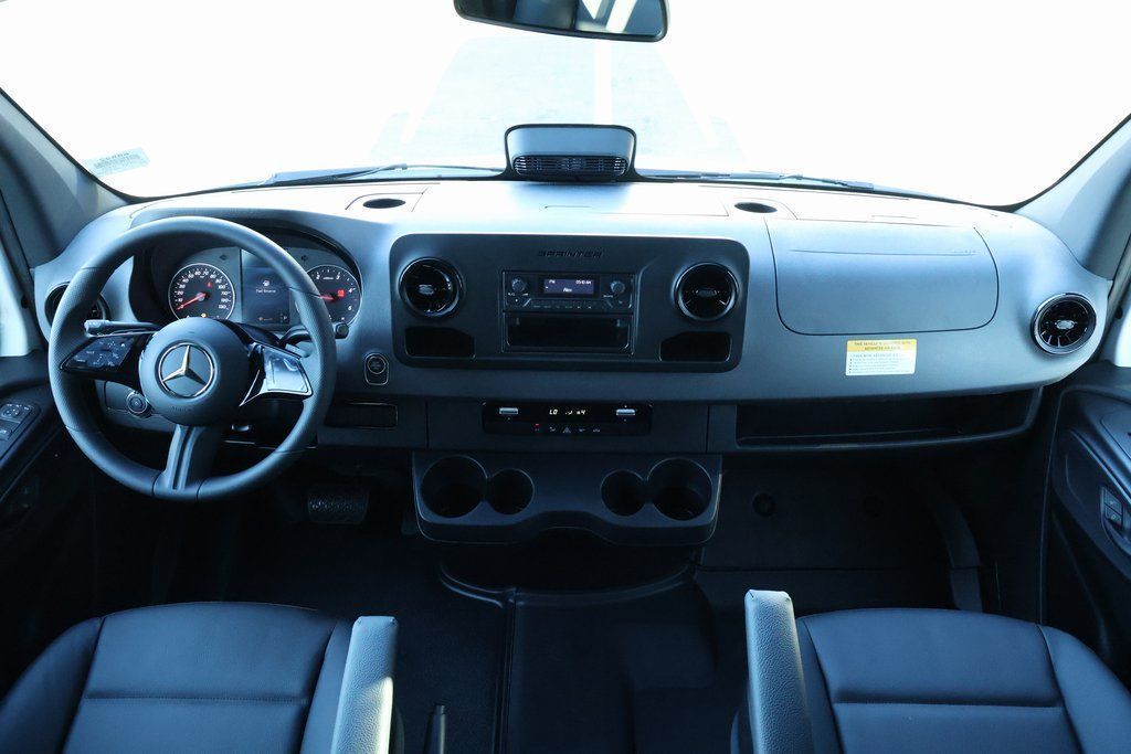 Thumbnail: 2025 Mercedes-Benz Sprinter - 4