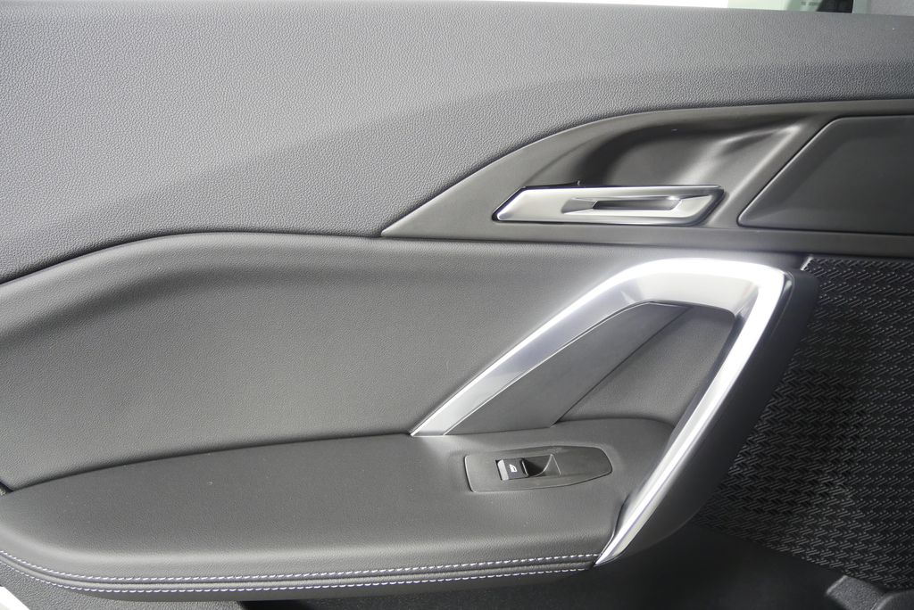 Thumbnail: 2026 BMW X1 - 13