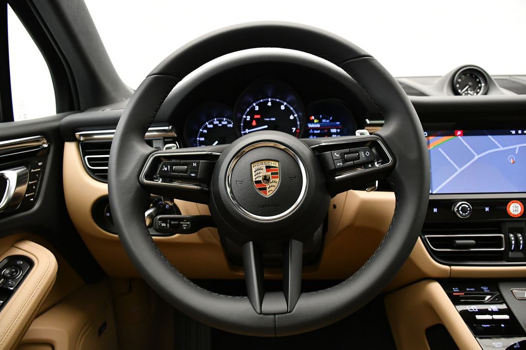 Thumbnail: 2025 Porsche Macan - 27