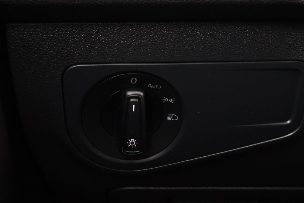 Thumbnail: 2022 Volkswagen Tiguan - 32