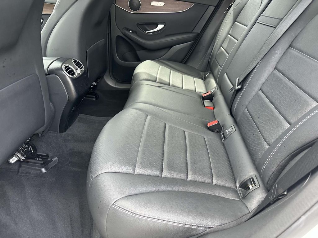 2022 Mercedes-Benz GLC 300 23