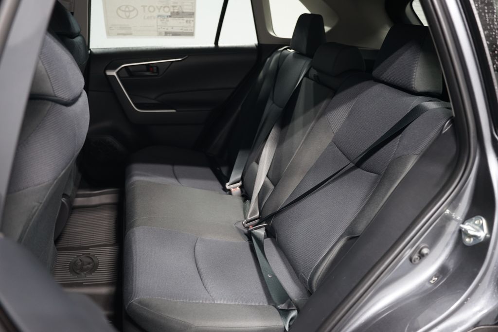 2025 Toyota RAV4 LE 27