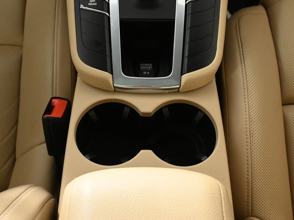 Thumbnail: 2021 Porsche Macan - 28