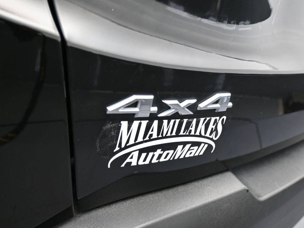 Used 2022 Black Clearcoat Jeep Latitude image 38