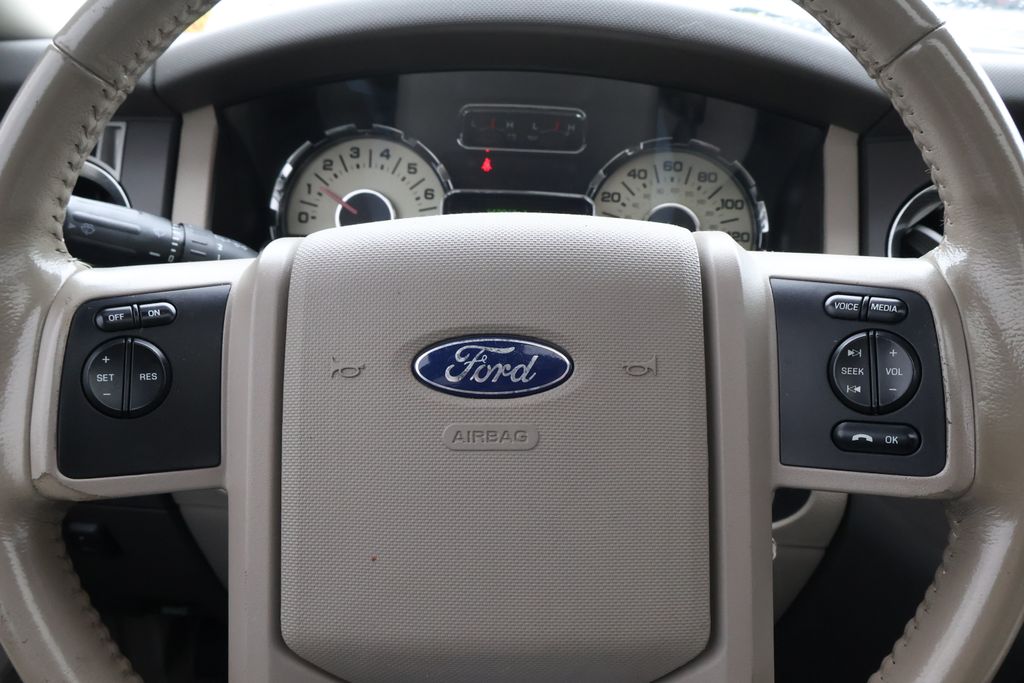 2012 Ford Expedition EL XLT 21