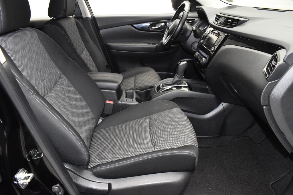 Thumbnail: 2021 Nissan Rogue Sport - 26