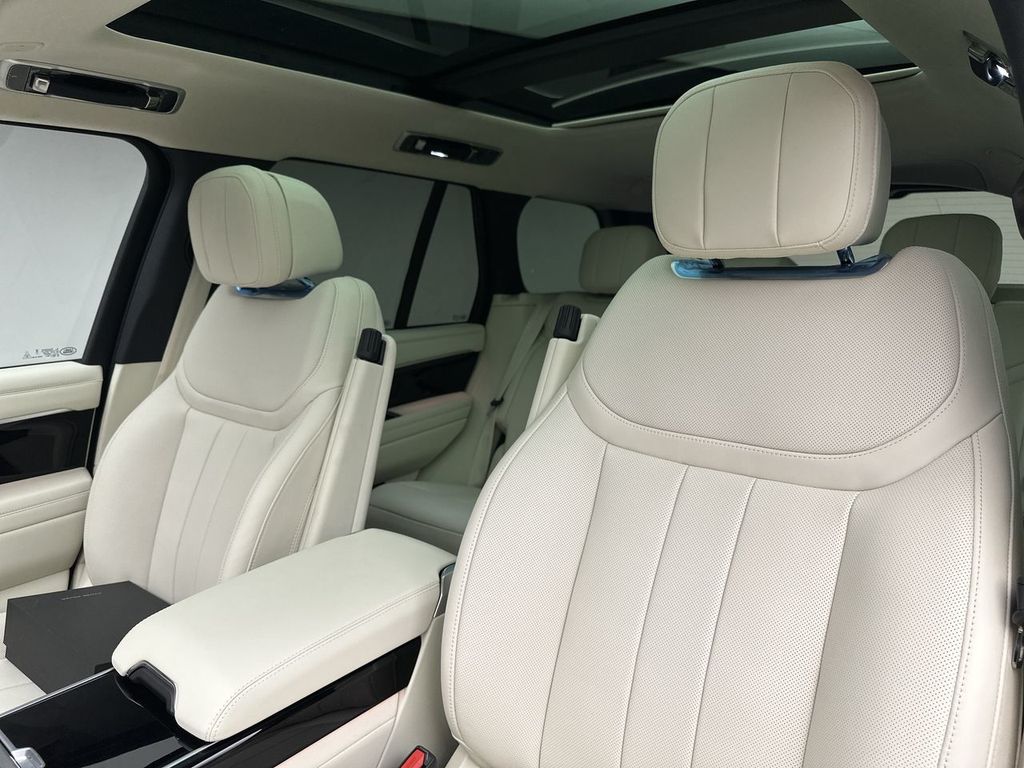 Thumbnail: 2023 Land Rover Range Rover - 17