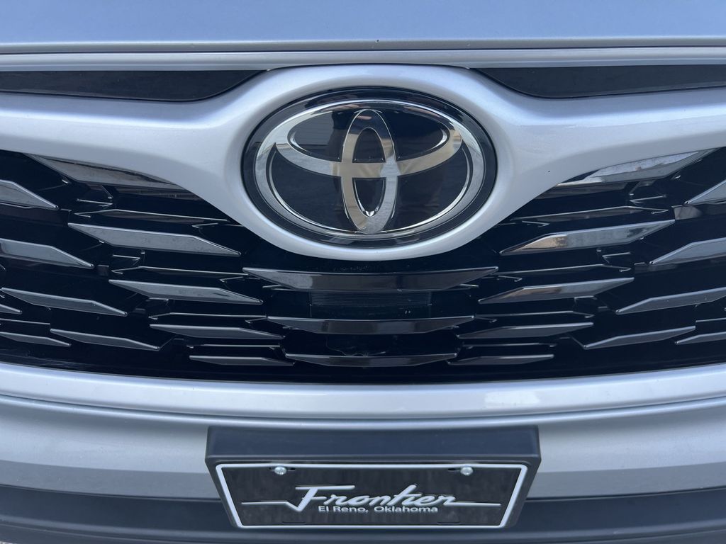 2023 Toyota Highlander L 30