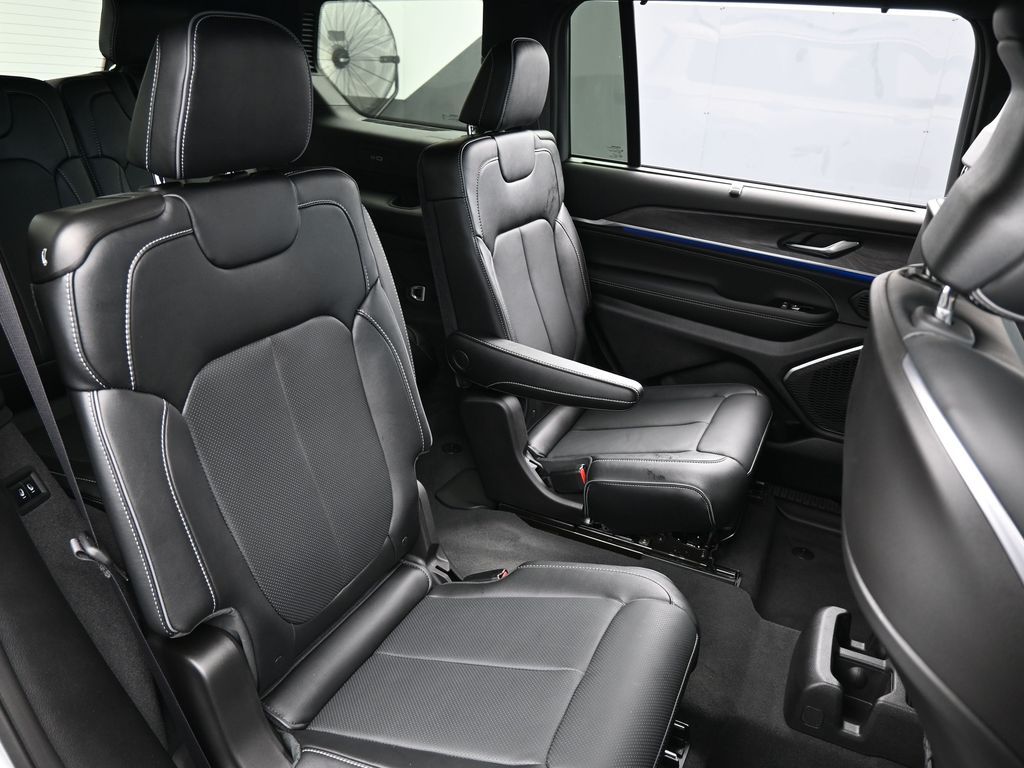 Used 2024 Silver Zynith Jeep Overland image 53