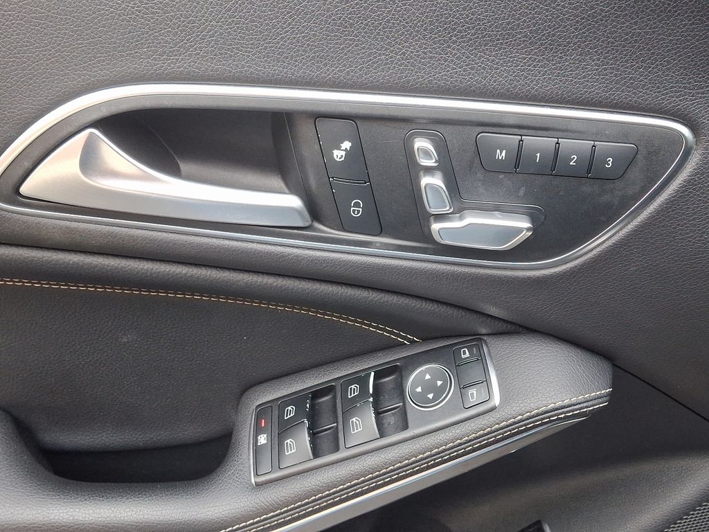 2017 Mercedes-Benz CLA 250 12