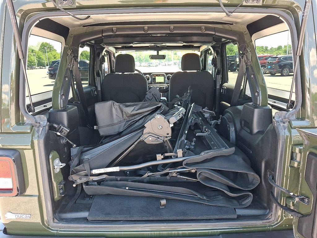 2022 Jeep Wrangler — photo 28