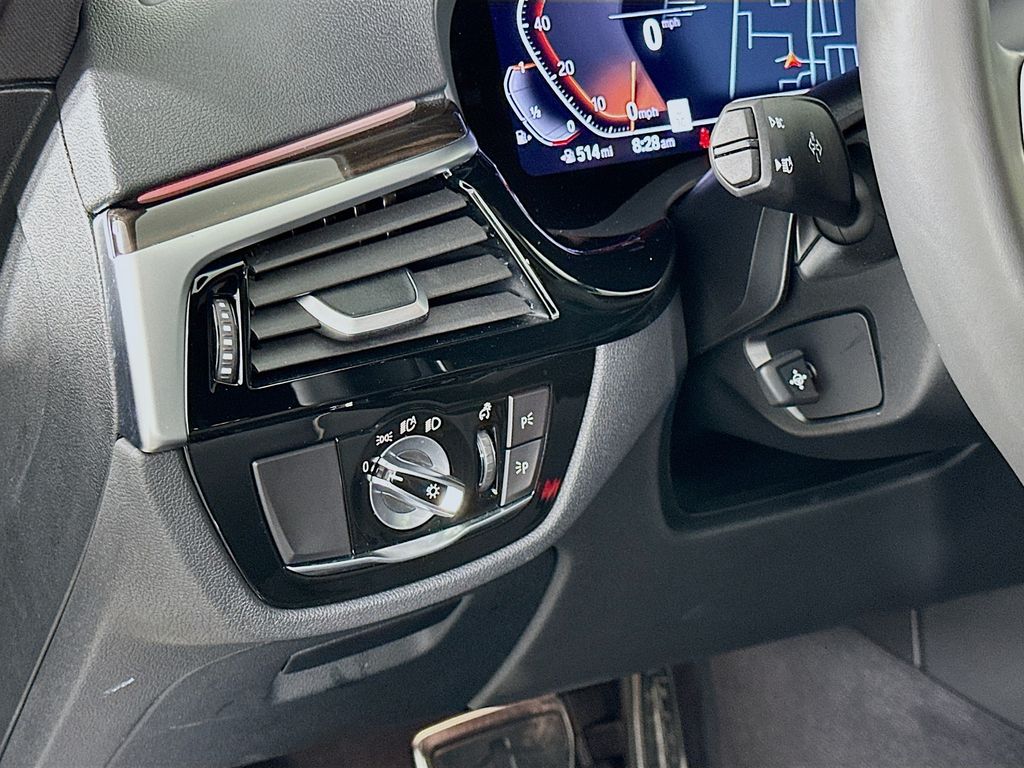 Thumbnail: 2023 BMW 5 Series - 10