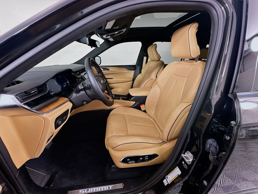 Thumbnail: 2023 Jeep Grand Cherokee L - 21