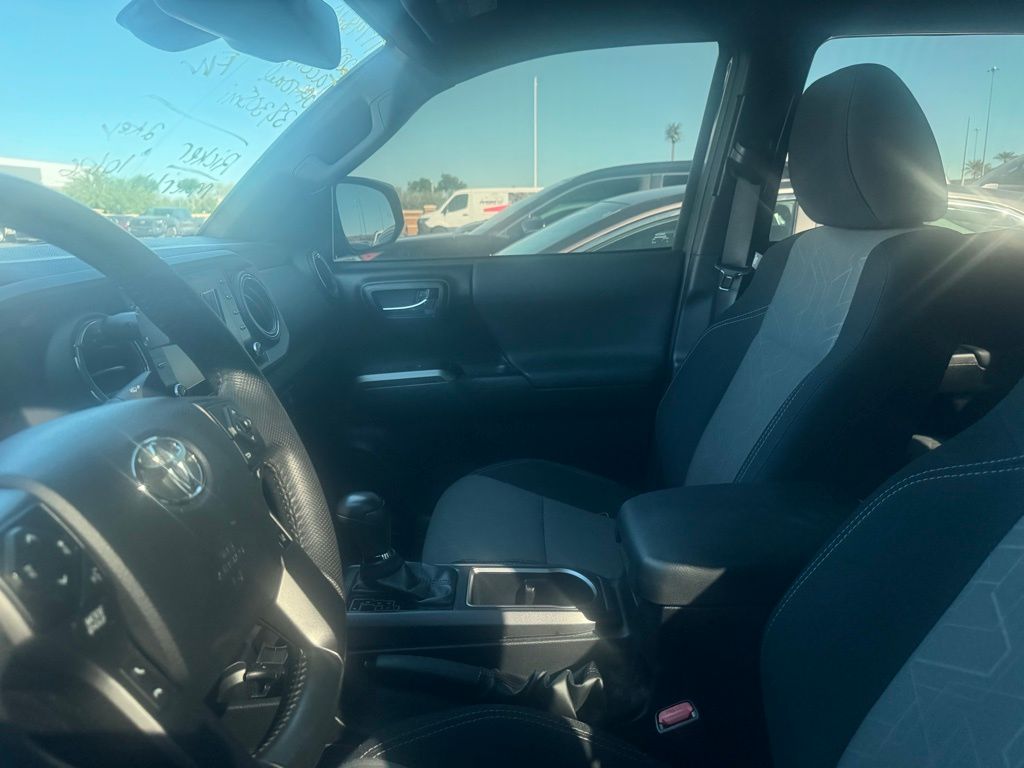 Thumbnail: 2022 Toyota Tacoma - 9