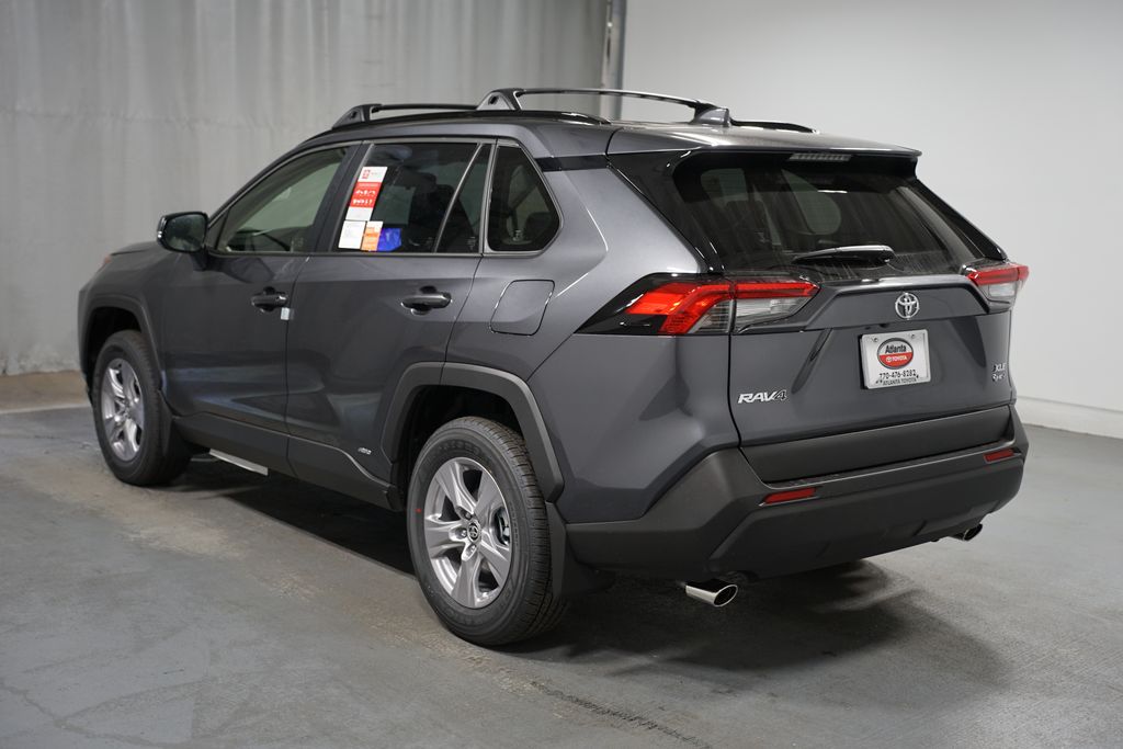 2025 Toyota RAV4 XLE 6