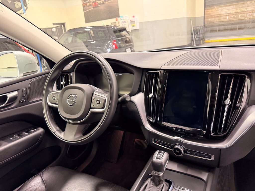Thumbnail: 2020 Volvo XC60 - 30